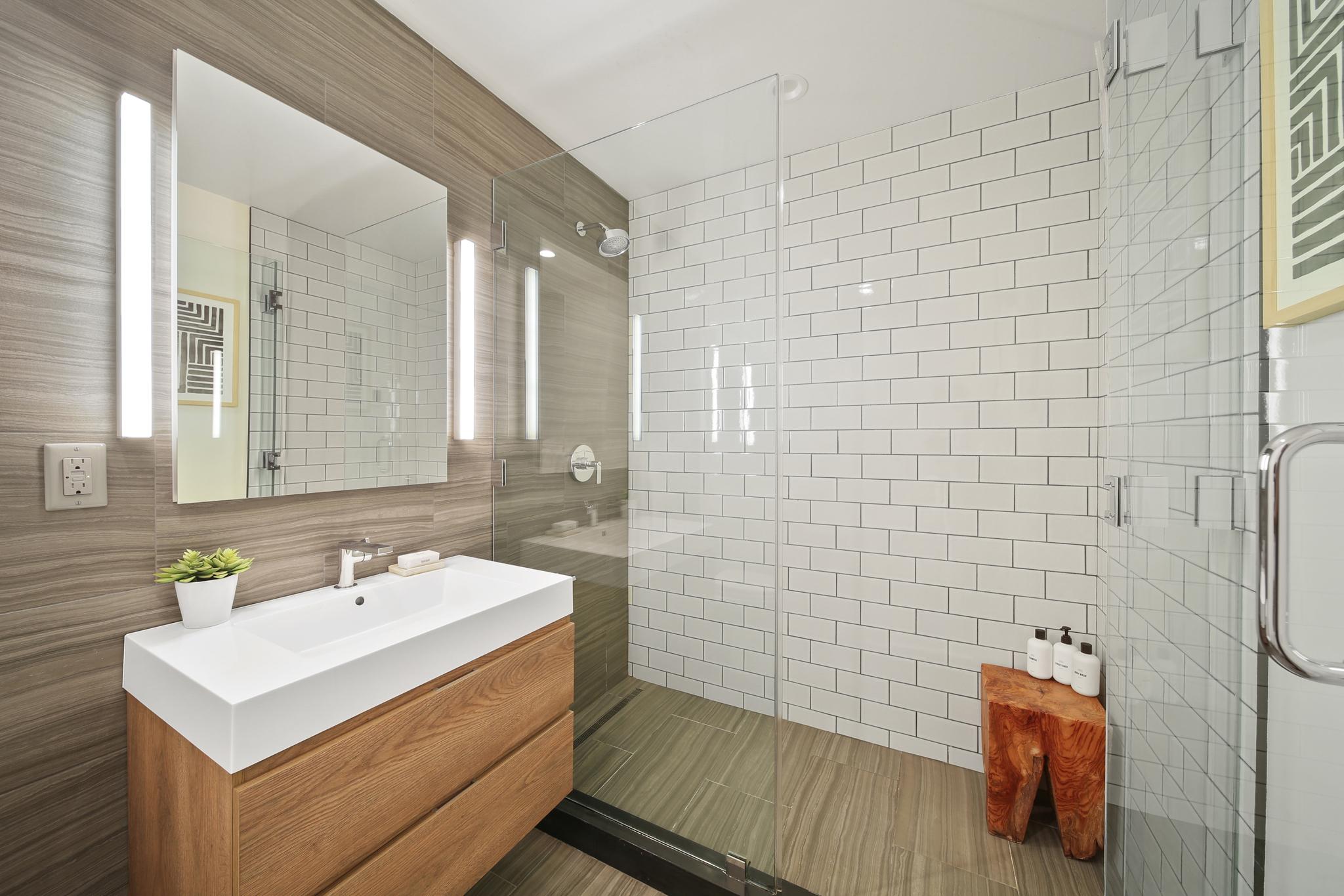 BEAUTIFUL ONE-BEDROOM IN UES