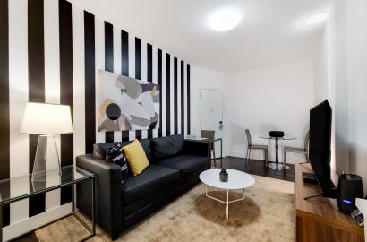 FURNISHED ONE-BED QUARTERS IN HUDSON YARDS